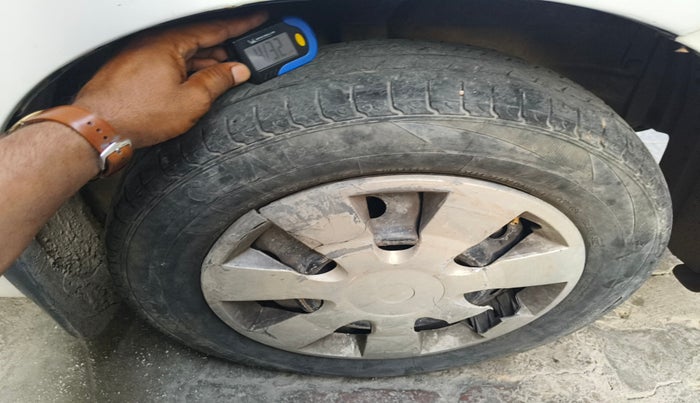 2012 Maruti Wagon R 1.0 LXI, Petrol, Manual, 64,000 km, tyre
