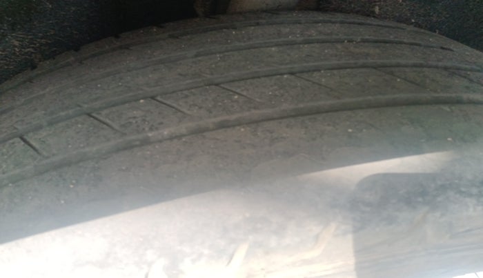 2015 Audi Q3 2.0 QUATTRO TDI AT, Diesel, Automatic, 2,98,546 km, tyre