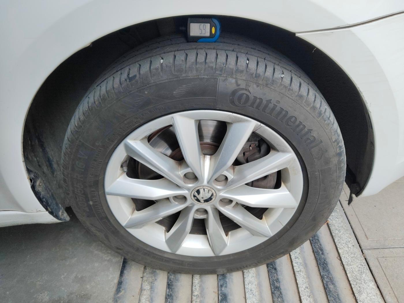 2015 Skoda Octavia STYLE PLUS AT 1.8 TSI, Petrol, Automatic, 70,185 km, tyre