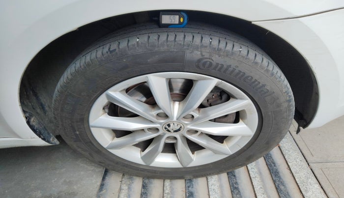 2015 Skoda Octavia STYLE PLUS AT 1.8 TSI, Petrol, Automatic, 70,185 km, tyre