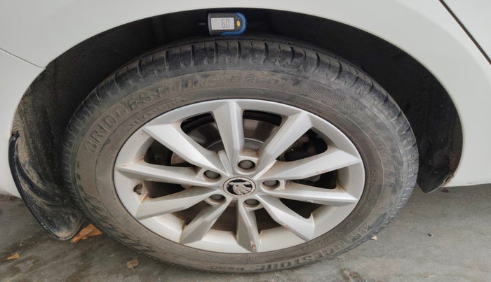 2015 Skoda Octavia STYLE PLUS AT 1.8 TSI, Petrol, Automatic, 70,185 km, tyre