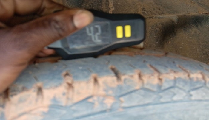 2013 Ssangyong Rexton RX7, Diesel, Automatic, 1,20,296 km, tyre