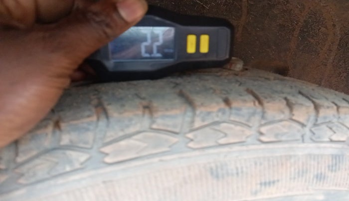 2013 Ssangyong Rexton RX7, Diesel, Automatic, 1,20,296 km, tyre