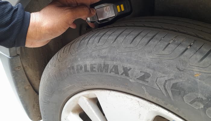 2015 Maruti S Cross ZETA 1.3, Diesel, Manual, 99,800 km, tyre