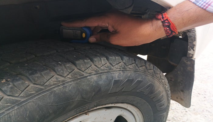 2014 Tata Safari 4X2 EX DICOR 2.2 VTT, Diesel, Manual, 1,80,479 km, tyre