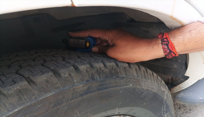 2014 Tata Safari 4X2 EX DICOR 2.2 VTT, Diesel, Manual, 1,80,479 km, tyre