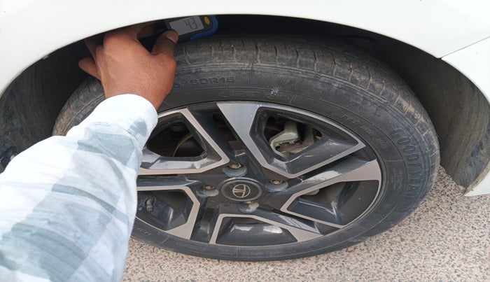2020 Tata Tiago XZA PLUS PETROL, Petrol, Automatic, 44,343 km, tyre