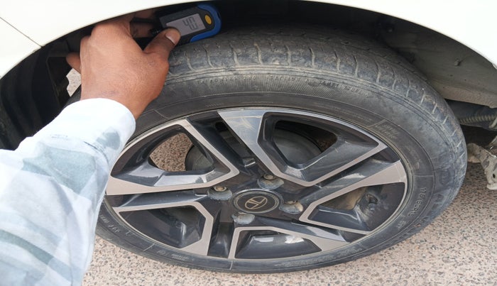 2020 Tata Tiago XZA PLUS PETROL, Petrol, Automatic, 44,343 km, tyre