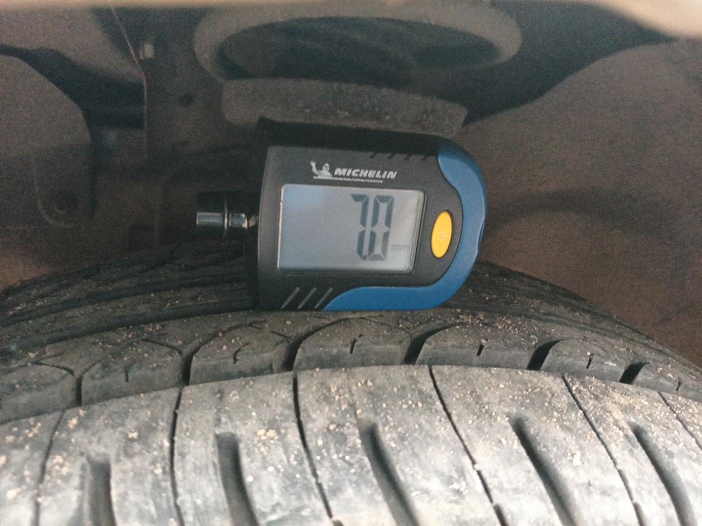 2011 Ford Figo ZXI 1.4 DIESEL, Diesel, Manual, 1,18,973 km, tyre