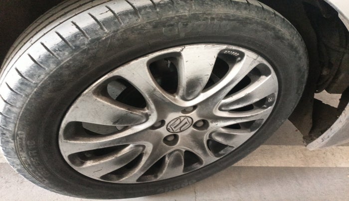 2015 Maruti Baleno ALPHA PETROL 1.2, Petrol, Manual, 1,26,860 km, tyre