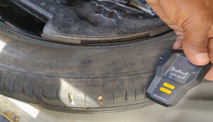 2021 Toyota URBAN CRUISER PREMIUM GRADE MT DUAL TONE, Petrol, Manual, 1,25,163 km, tyre