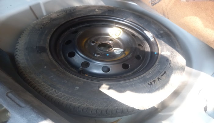 2015 Maruti Swift Dzire ZXI, Petrol, Manual, 57,547 km, tyre