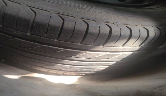 2018 Mahindra KUV 100 NXT K2 P 6 STR, Petrol, Manual, 3,01,200 km, tyre