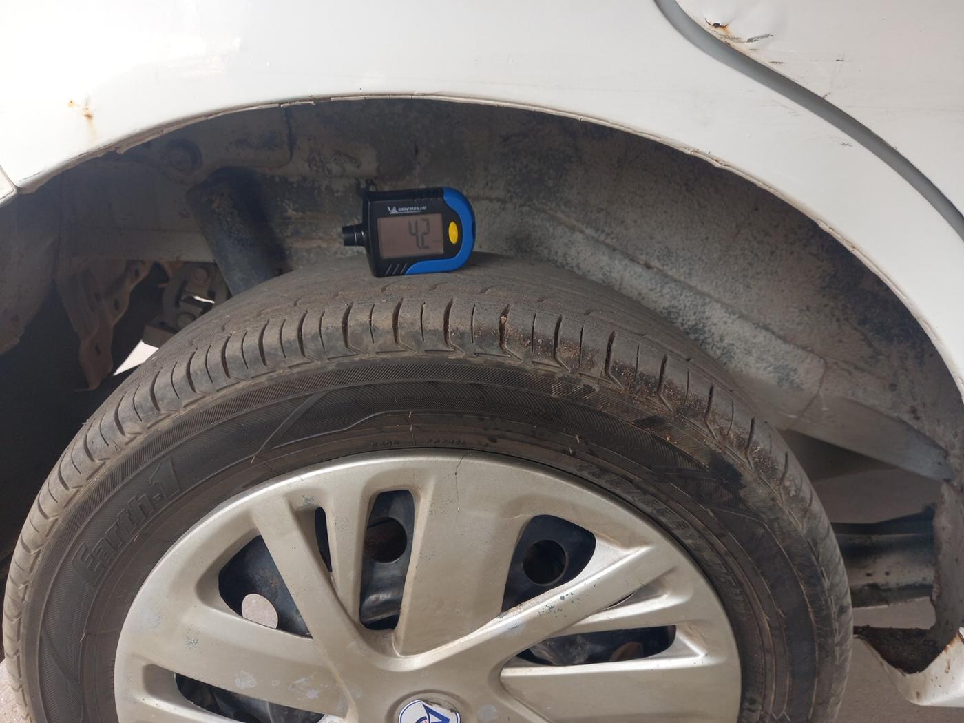 2011 Maruti Wagon R 1.0 VXI, Petrol, Manual, 1,51,707 km, tyre