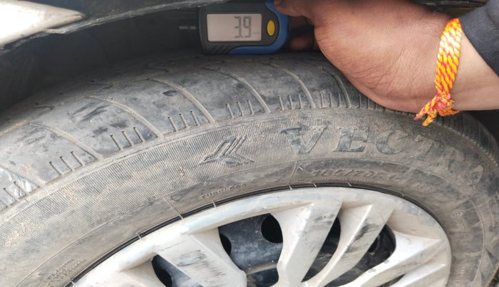 2011 Toyota Etios Liva GD SP, Diesel, Manual, 92,515 km, tyre