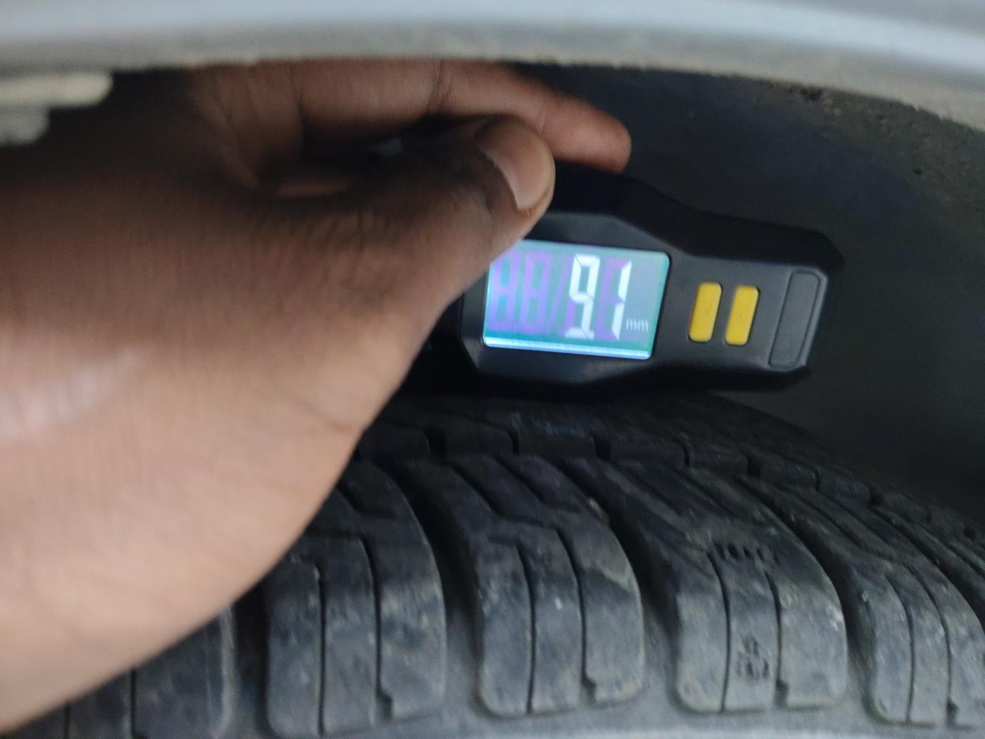 2018 Mahindra E20 Plus P6, Electric, Automatic, 40,000 km, tyre