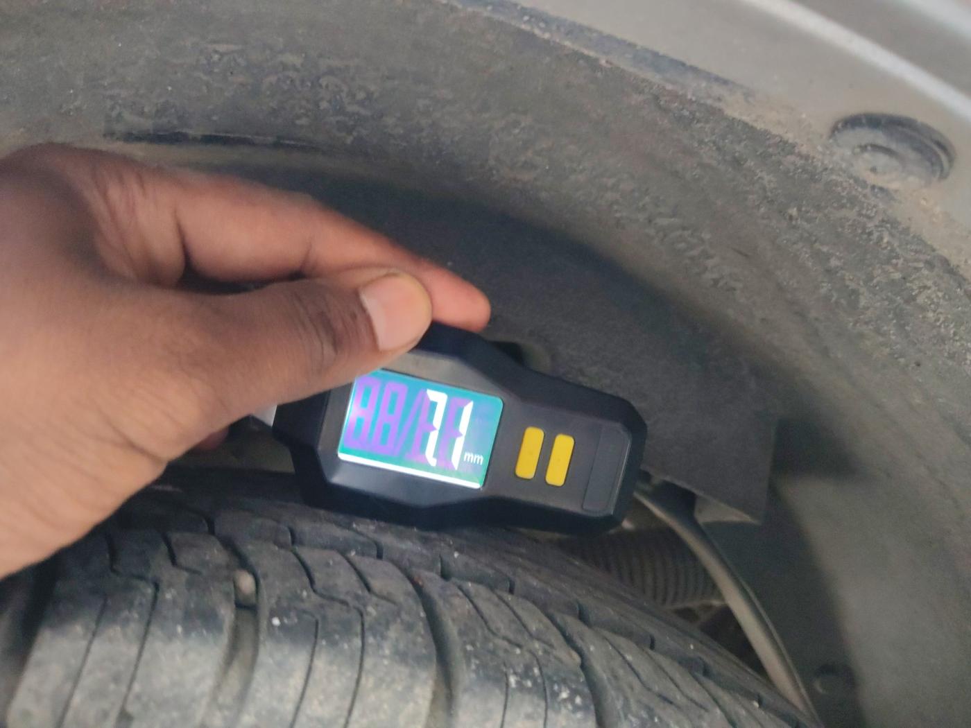 2018 Mahindra E20 Plus P6, Electric, Automatic, 40,000 km, tyre