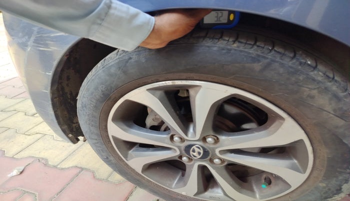 2014 Hyundai Xcent SX 1.2, Petrol, Manual, 2,04,645 km, tyre