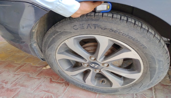 2014 Hyundai Xcent SX 1.2, Petrol, Manual, 2,04,645 km, tyre