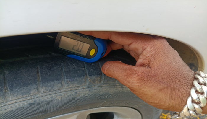 2017 Hyundai Elite i20 ASTA 1.2, Petrol, Manual, 1,21,018 km, tyre