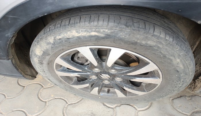 2019 Maruti S Cross ZETA 1.3, Diesel, Manual, 1,37,000 km, tyre