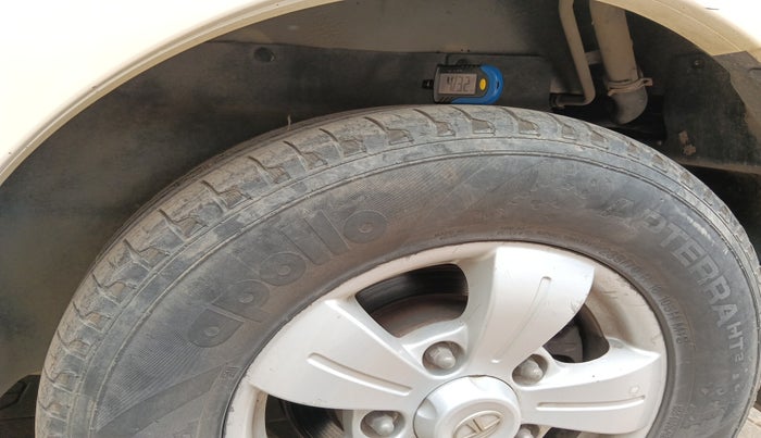 2013 Tata Safari Storme 2.2 VX 4X2, Diesel, Manual, 95,932 km, tyre