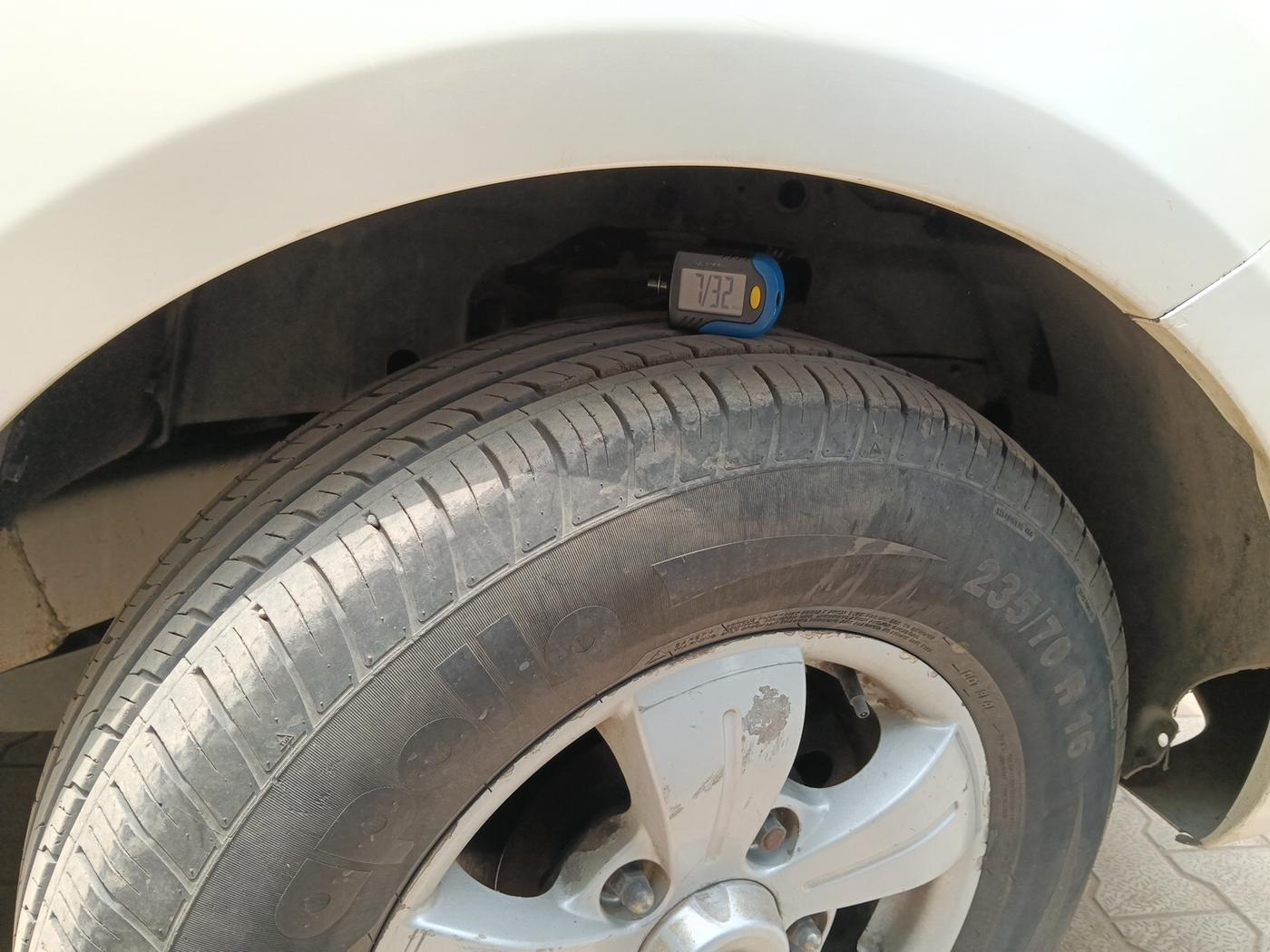 2013 Tata Safari Storme 2.2 VX 4X2, Diesel, Manual, 95,932 km, tyre