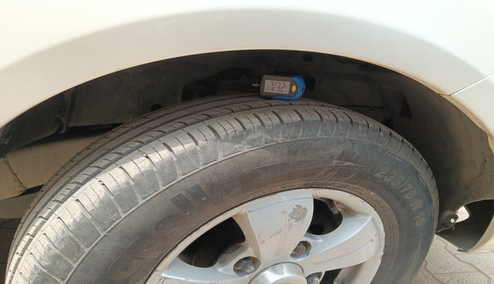 2013 Tata Safari Storme 2.2 VX 4X2, Diesel, Manual, 95,932 km, tyre