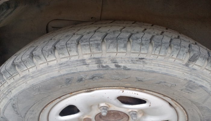 2013 Tata Safari Storme 2.2 EX 4X2, Diesel, Manual, 94,457 km, tyre