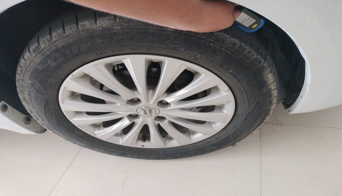 2014 Maruti Ciaz ZDI, Diesel, Manual, 1,00,848 km, tyre