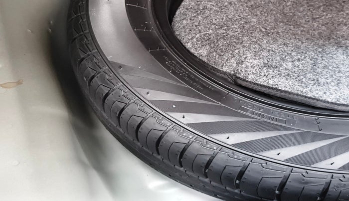 2025 KIA SYROS  HTX 1.0 Turbo 6MT, Petrol, Manual, 801 km, tyre