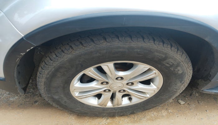 2013 Ssangyong Rexton RX7, Diesel, Automatic, 1,41,740 km, tyre