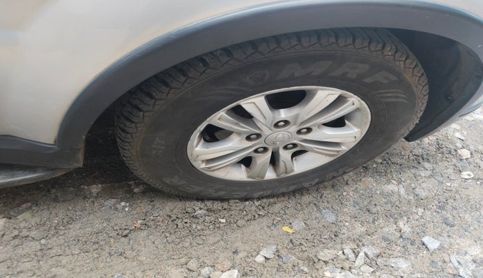 2013 Ssangyong Rexton RX7, Diesel, Automatic, 1,41,740 km, tyre