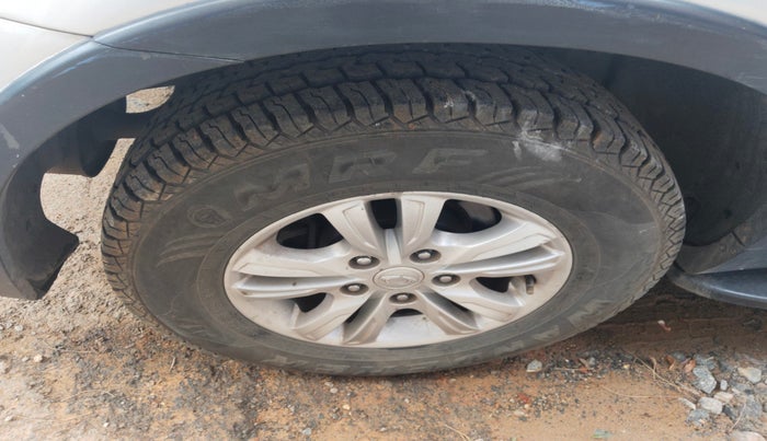 2013 Ssangyong Rexton RX7, Diesel, Automatic, 1,41,740 km, tyre