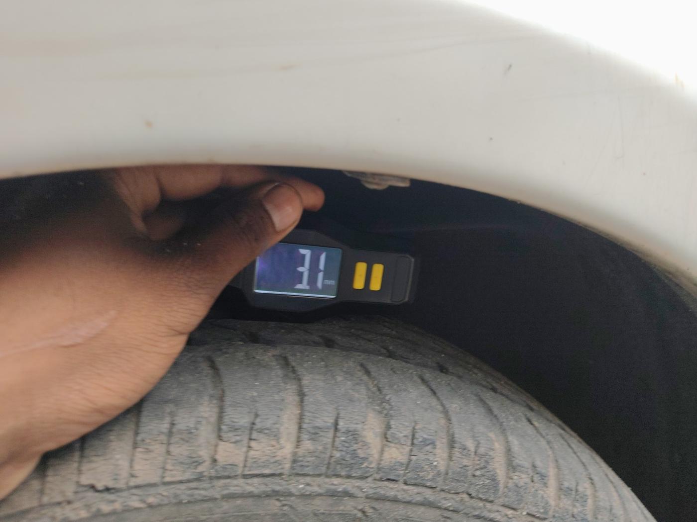 2017 Mahindra E20 Plus P6, Electric, Automatic, 48,116 km, tyre