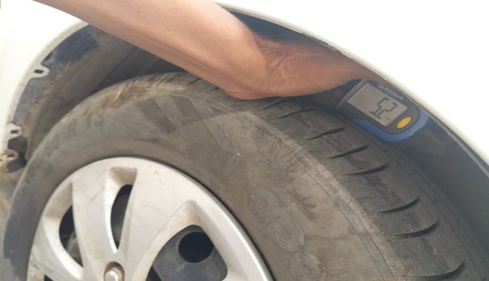 2010 Hyundai i10 MAGNA 1.2, Petrol, Manual, 1,04,513 km, tyre