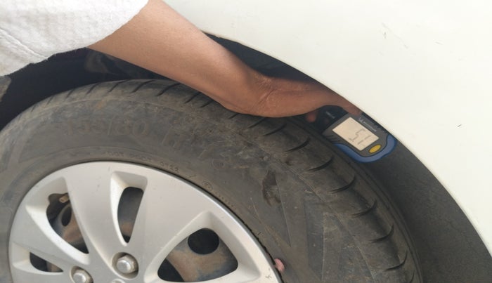 2010 Hyundai i10 MAGNA 1.2, Petrol, Manual, 1,04,513 km, tyre