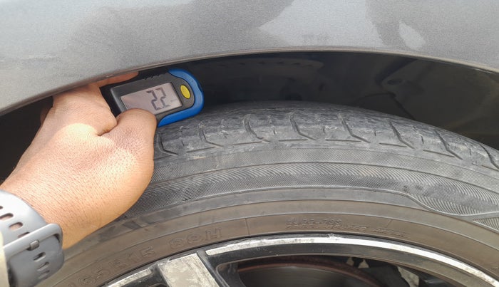 2013 Hyundai Verna FLUIDIC 1.6 EX CRDI AT, Diesel, Automatic, 1,16,190 km, tyre