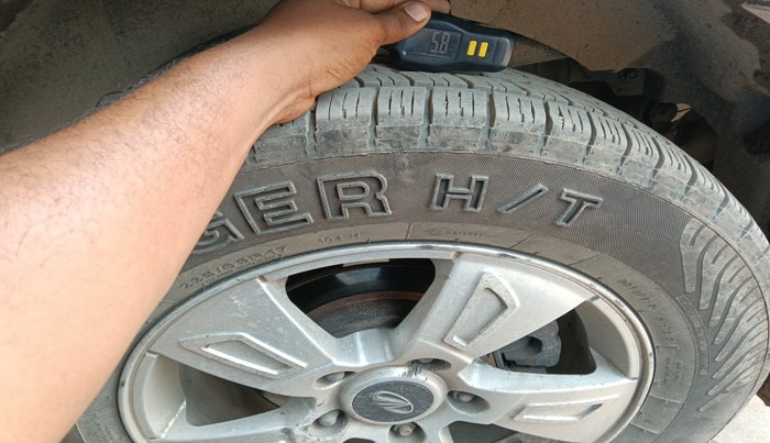 2013 Mahindra XUV500 W8, Diesel, Manual, 1,22,345 km, tyre