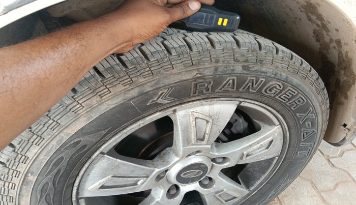 2013 Mahindra XUV500 W8, Diesel, Manual, 1,22,345 km, tyre