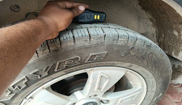 2013 Mahindra XUV500 W8, Diesel, Manual, 1,22,345 km, tyre