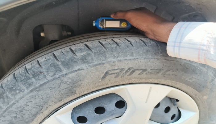 2022 Mahindra XUV300 W6 1.2 PETROL, Petrol, Manual, 17,874 km, tyre