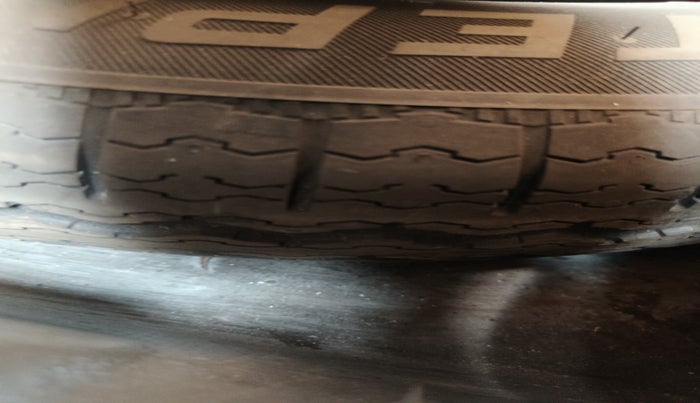 2022 Mahindra XUV300 W6 1.2 PETROL, Petrol, Manual, 17,874 km, tyre