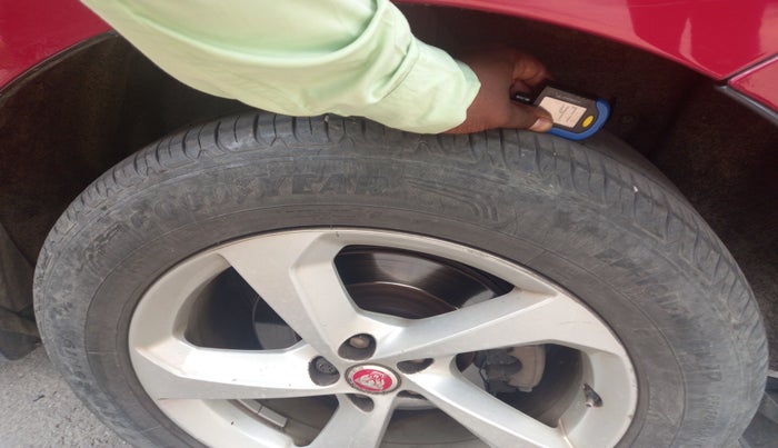 2017 Jaguar F- PACE PRESTIGE 2.0 DIESEL, Diesel, Automatic, 1,28,371 km, tyre