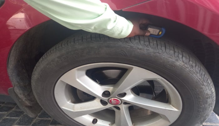 2017 Jaguar F- PACE PRESTIGE 2.0 DIESEL, Diesel, Automatic, 1,28,371 km, tyre