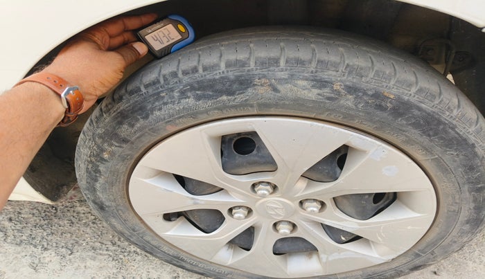 2017 Hyundai Xcent S 1.2, Petrol, Manual, 42,505 km, tyre