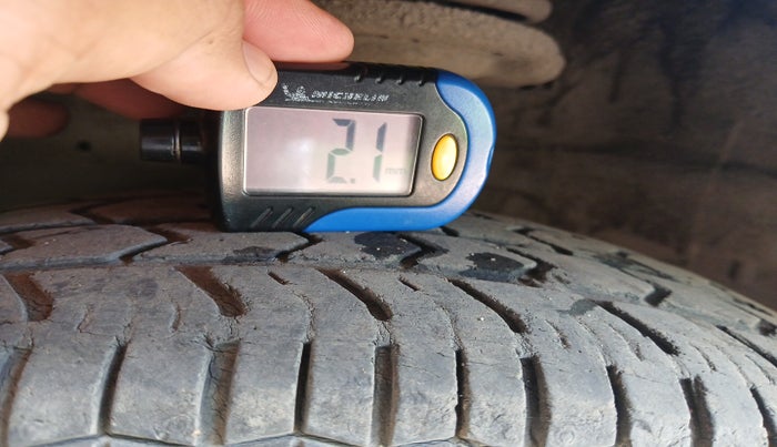 2011 Maruti Swift LXI, Petrol, Manual, 1,13,717 km, tyre