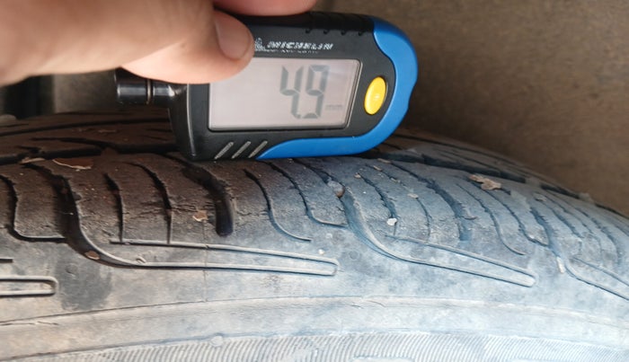 2011 Maruti Swift LXI, Petrol, Manual, 1,13,717 km, tyre