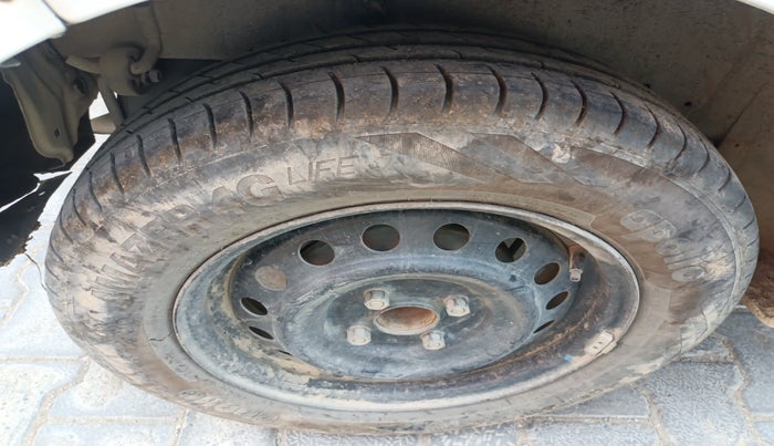 2015 Maruti Celerio ZXI, Petrol, Manual, 1,14,231 km, tyre