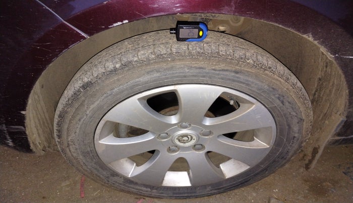 2011 Skoda Superb ELEGANCE 2.0 TDI CR AT, Diesel, Automatic, 1,29,325 km, tyre